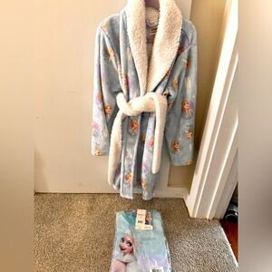 Frozen robe and nightgown, size 6/6x